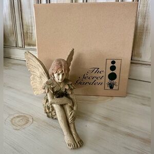 THE SECRET GARDEN, FAIRY FIGURINE. DELICATELY SCULPTED & CAST IN A QUALITY RESIN